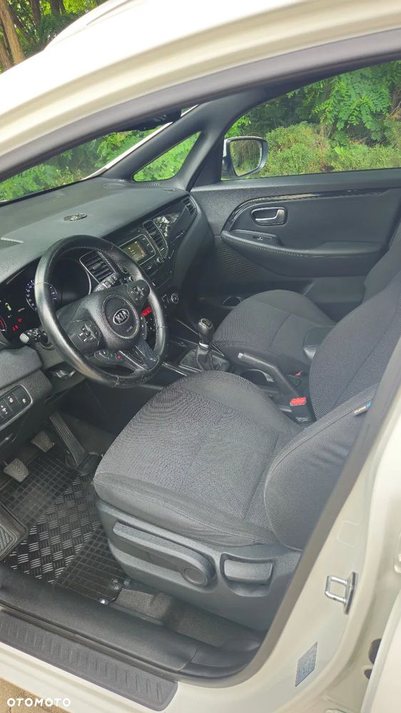 Kia Carens 1.7 CRDi L 7os - 11