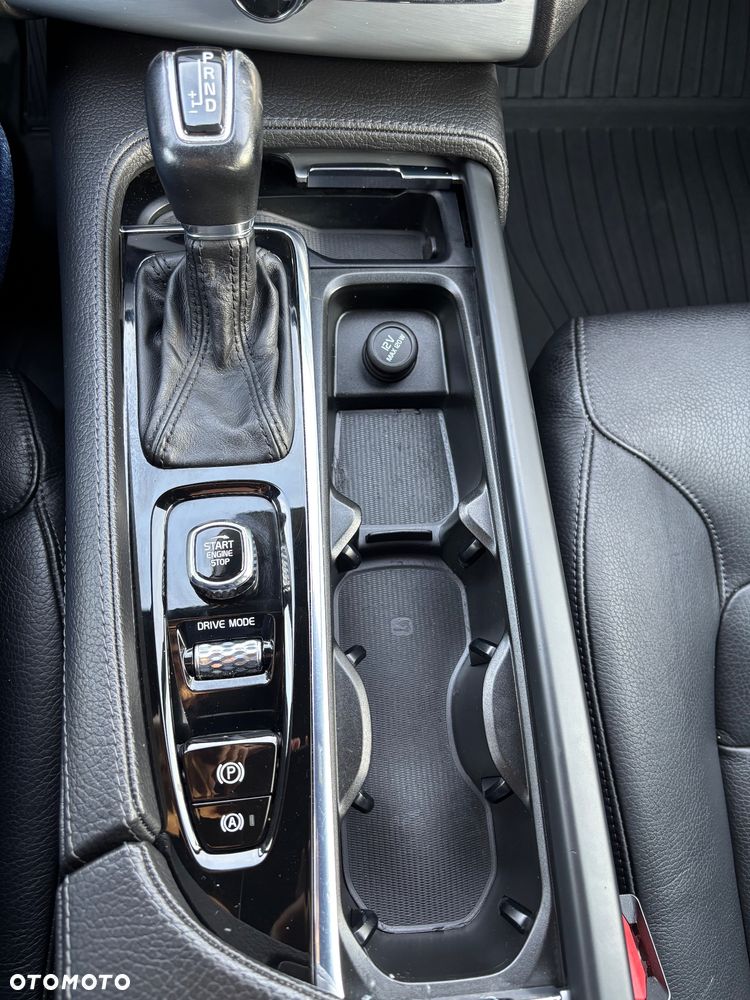 Volvo XC 90 D5 AWD Momentum - 25