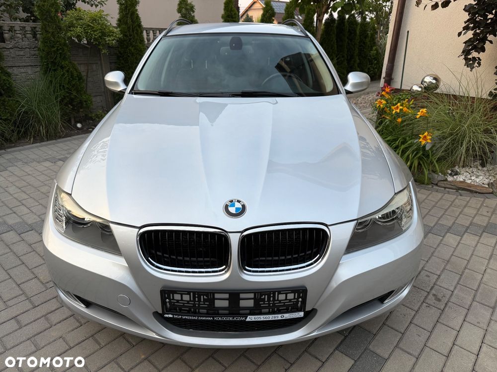 BMW Seria 3 318i Touring - 2