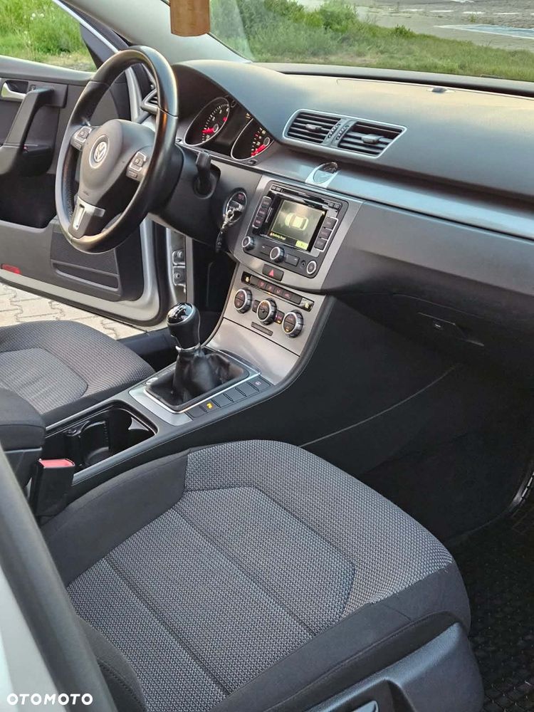 Volkswagen Passat 2012 photo 3