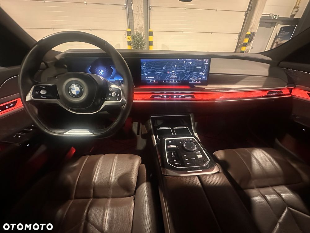 BMW Seria 7 730d xDrive mHEV - 15