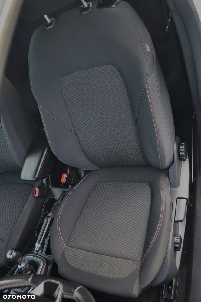 Ford Fiesta 1.0 EcoBoost S&S ST-LINE - 29