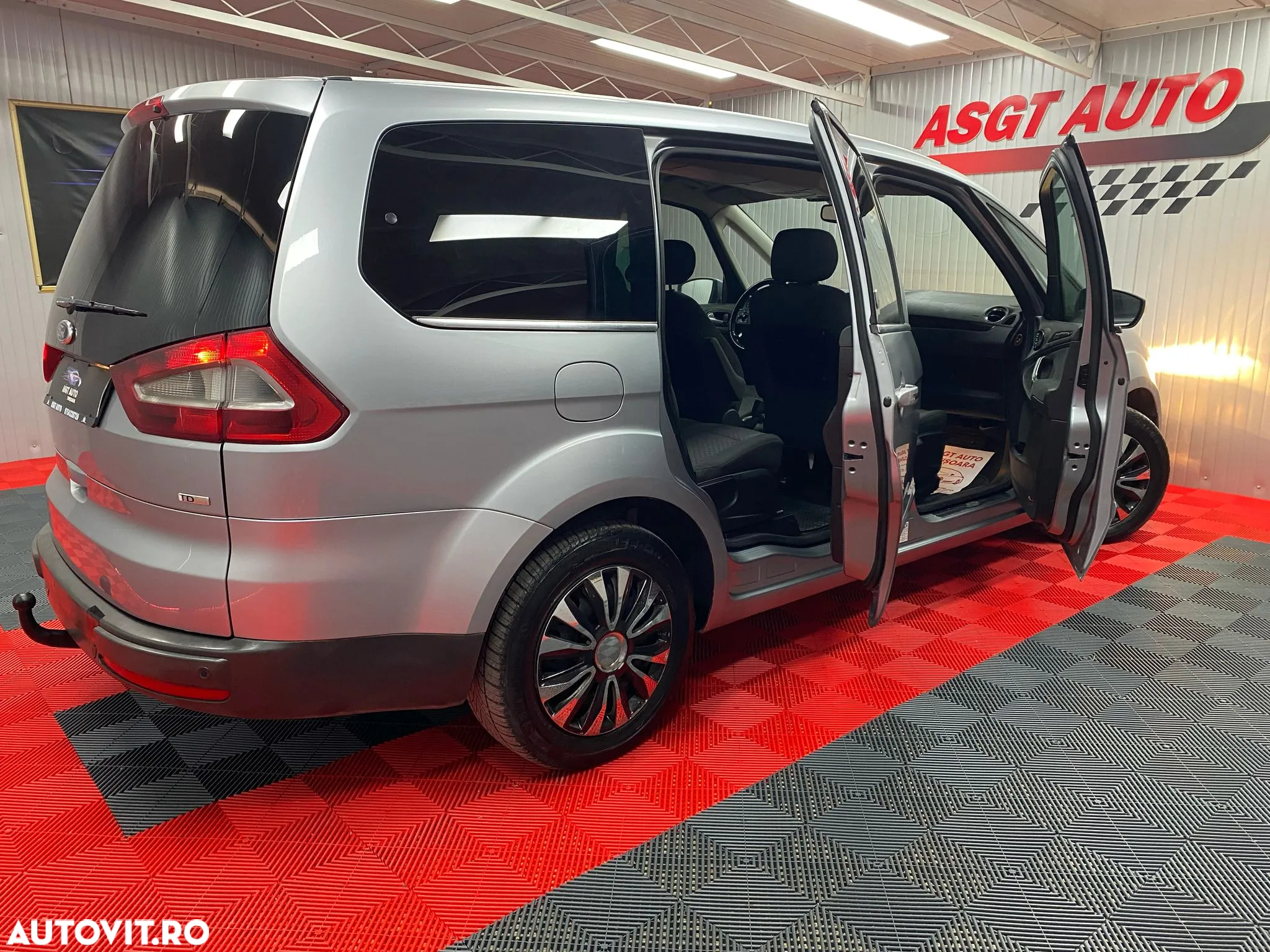 Ford Galaxy 2.0 TDCi DPF Aut. Ghia - 19