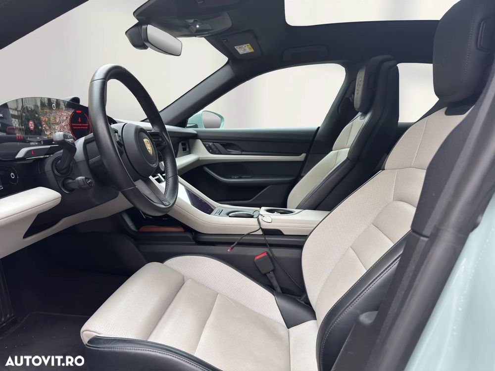 Porsche Taycan - 9