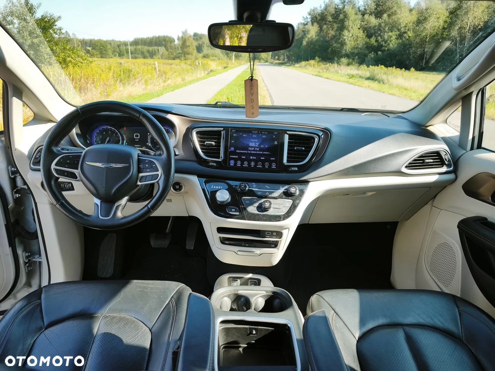 Chrysler Pacifica - 29