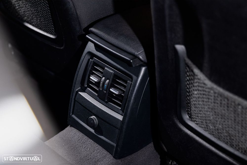 BMW 318 d Touring Line Sport - 24