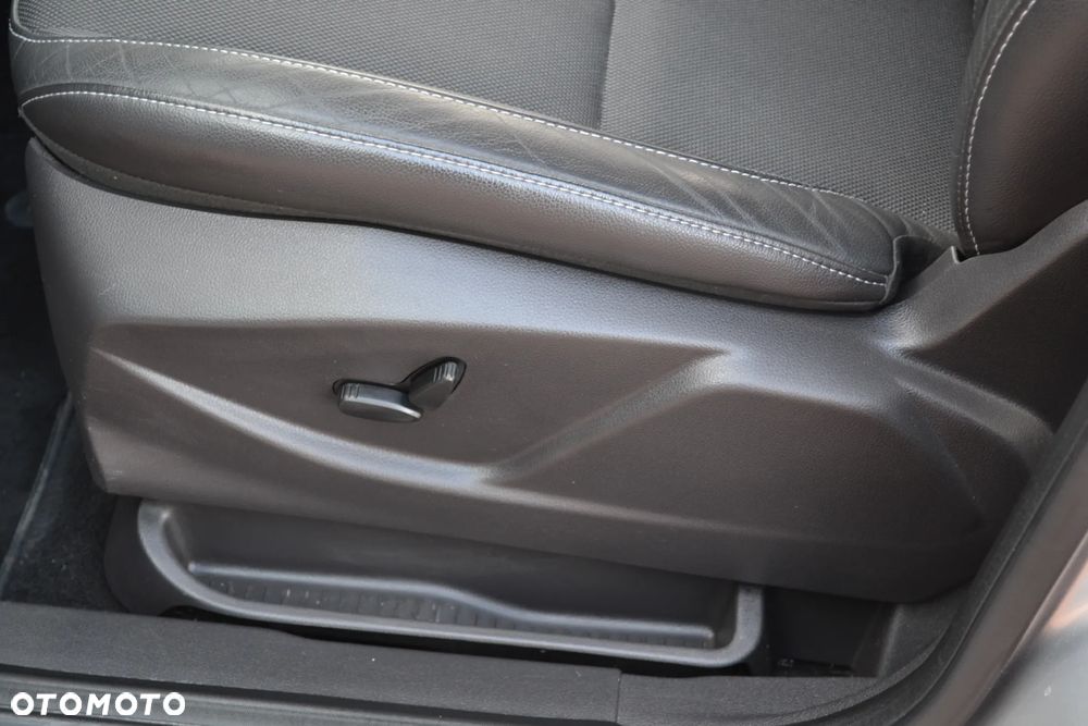 Ford Grand C-MAX - 23