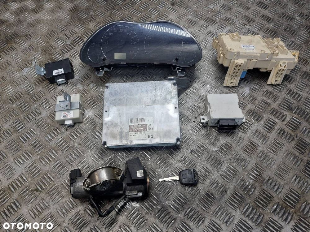 ZESTAW STARTOWY AVENSIS T25 2.0 16V 89661-05630 82641-CA010 83800-05570-H - 1