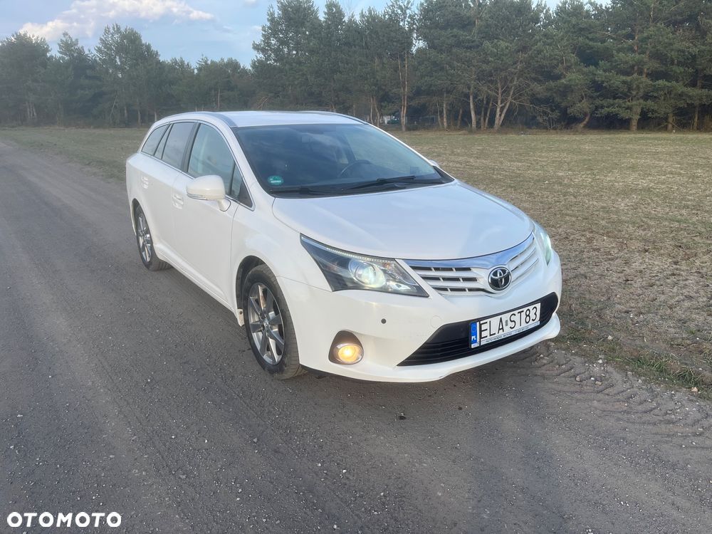 Toyota Avensis Touring Sports 1.8 Executive - 1