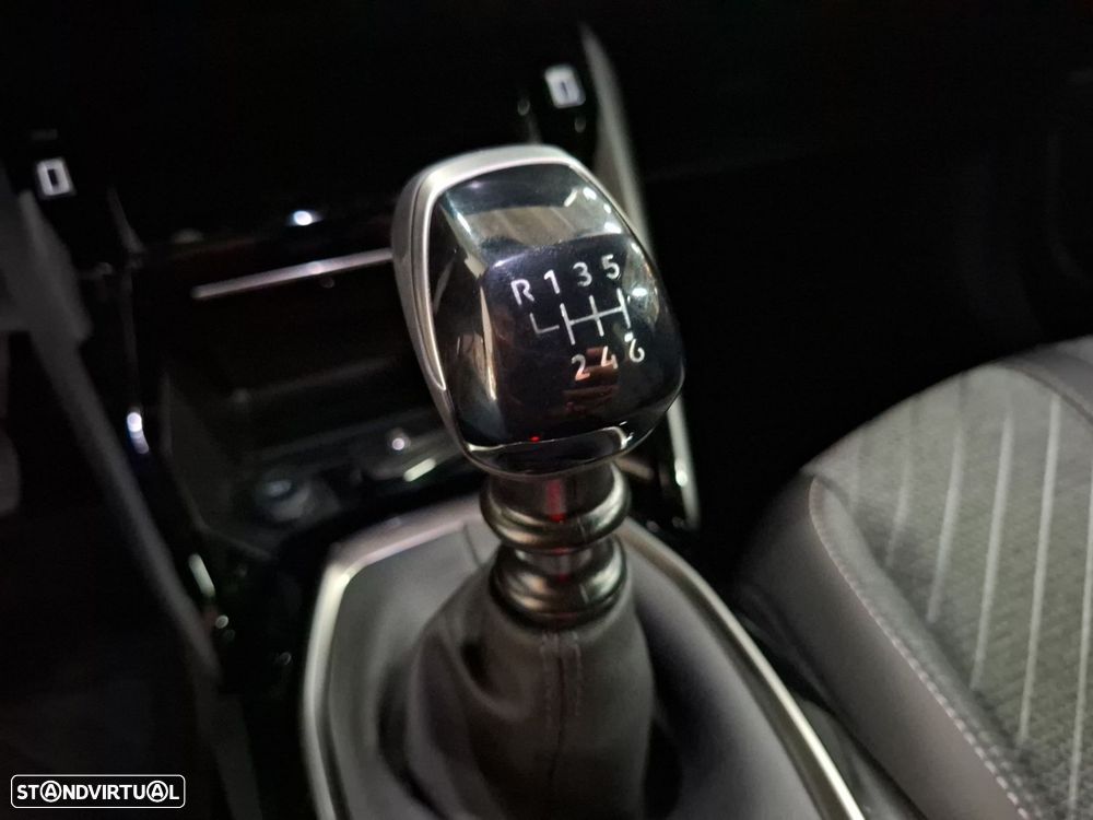 Peugeot 2008 1.2 PureTech Allure - 18