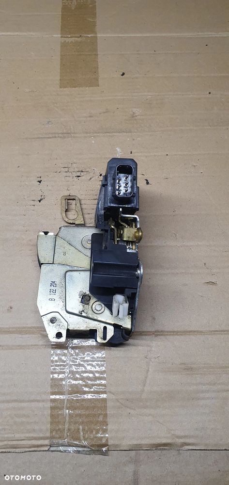 Zamek prawy przód BMW 3 E36 Europa 8122204 - 4