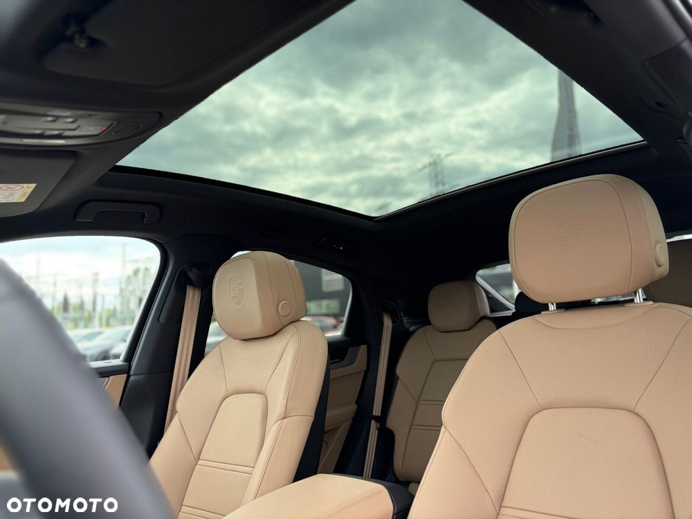 Porsche Cayenne - 26