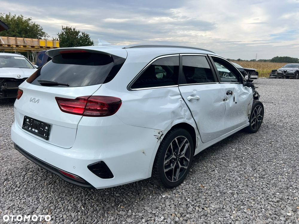 Kia Ceed 1.5 T-GDI (48V Mild-Hybrid) DCT7 Ultimate Edition - 3