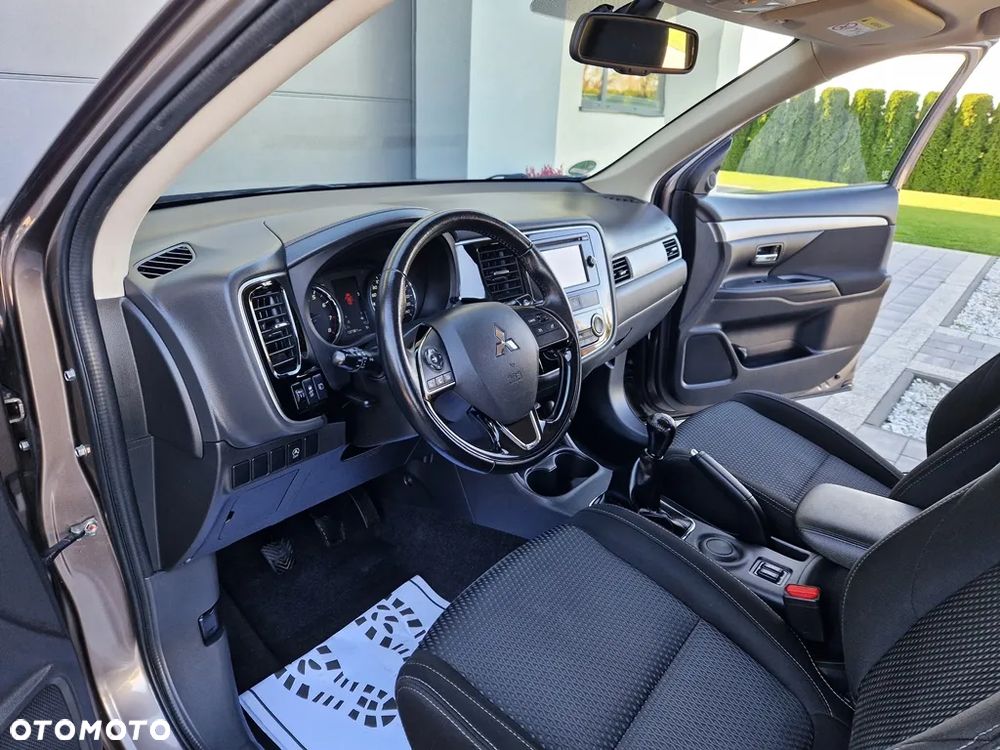 Mitsubishi Outlander 2.0 2WD SUV-Star - 14