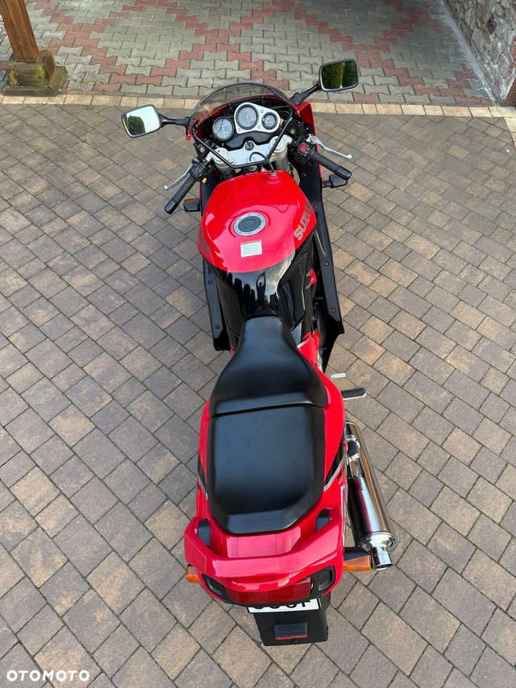Suzuki GSX-R - 25