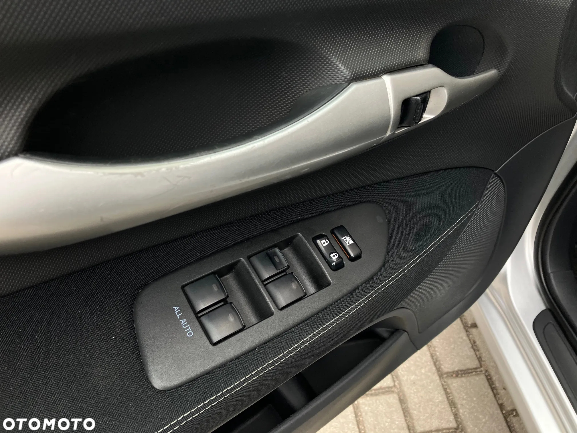 Toyota Auris 1.8 HSD Luna - 24