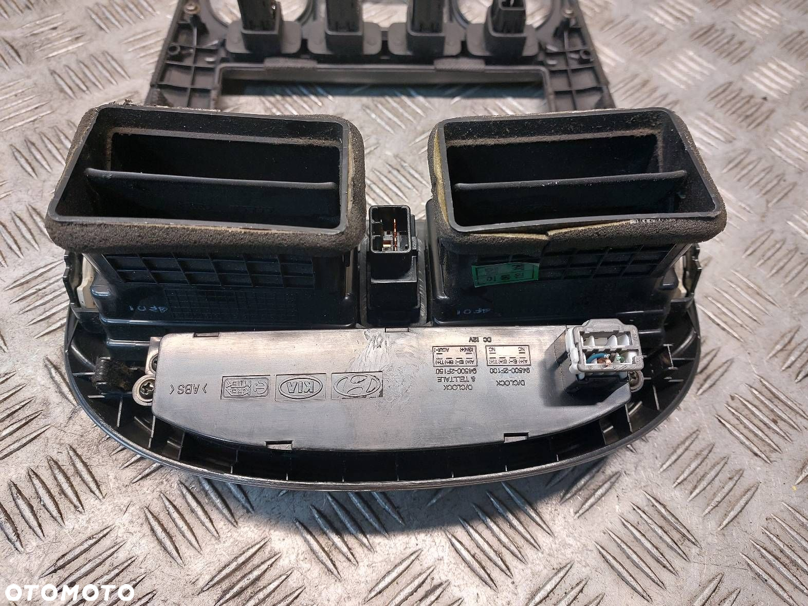 RAMKA PANELU NAWIEWU KONSOLA ŚRODKOWA KIA CERATO I 94500-2F100 - 5