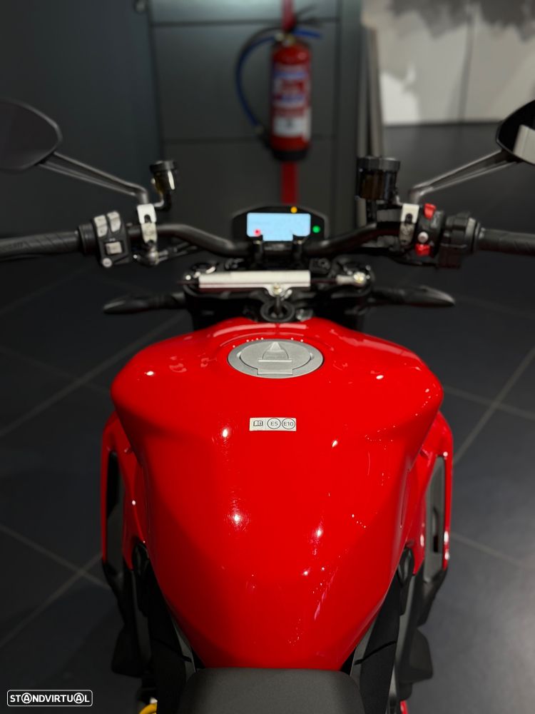 Ducati Streetfighter V2 - 9