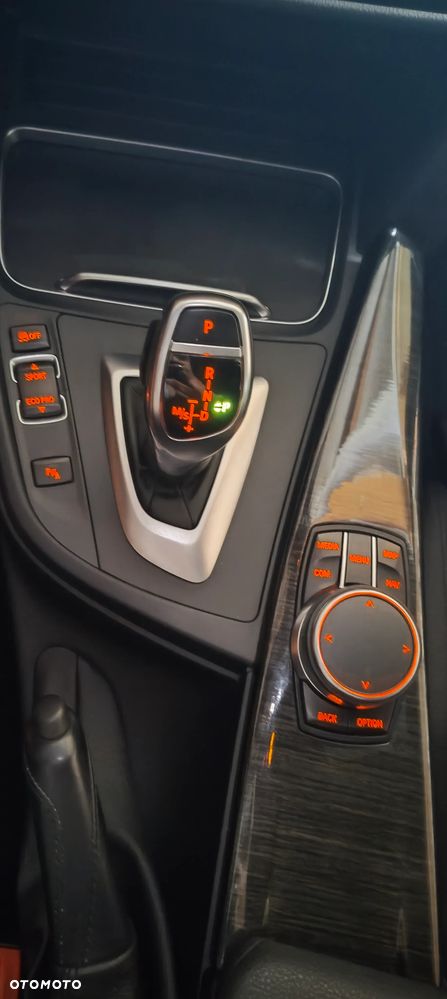 BMW Seria 3 330i xDrive Edition Luxury Line Purity - 33