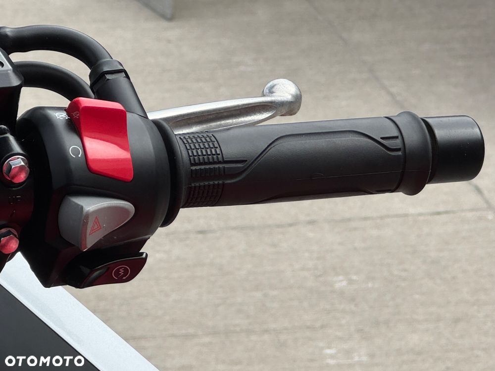 Honda VFR - 12