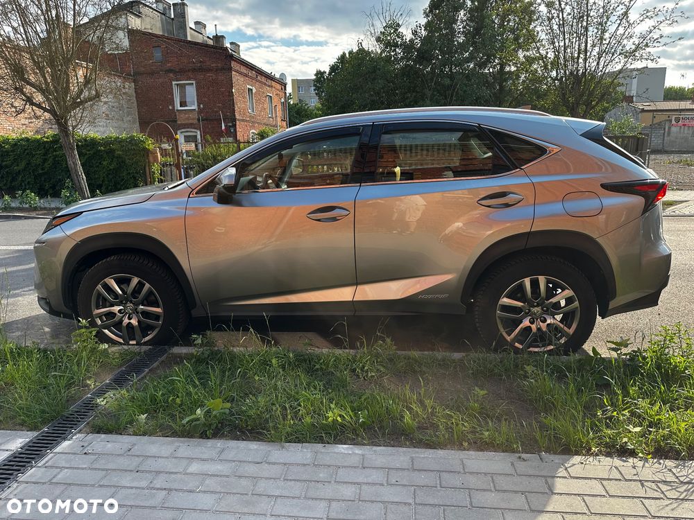 Lexus NX 300h E-FOUR Luxury Line - 3