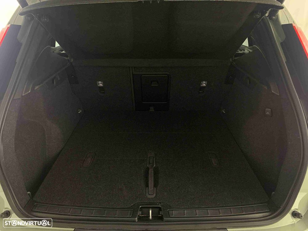 Volvo XC 40 2.0 B3 Plus Dark - 13