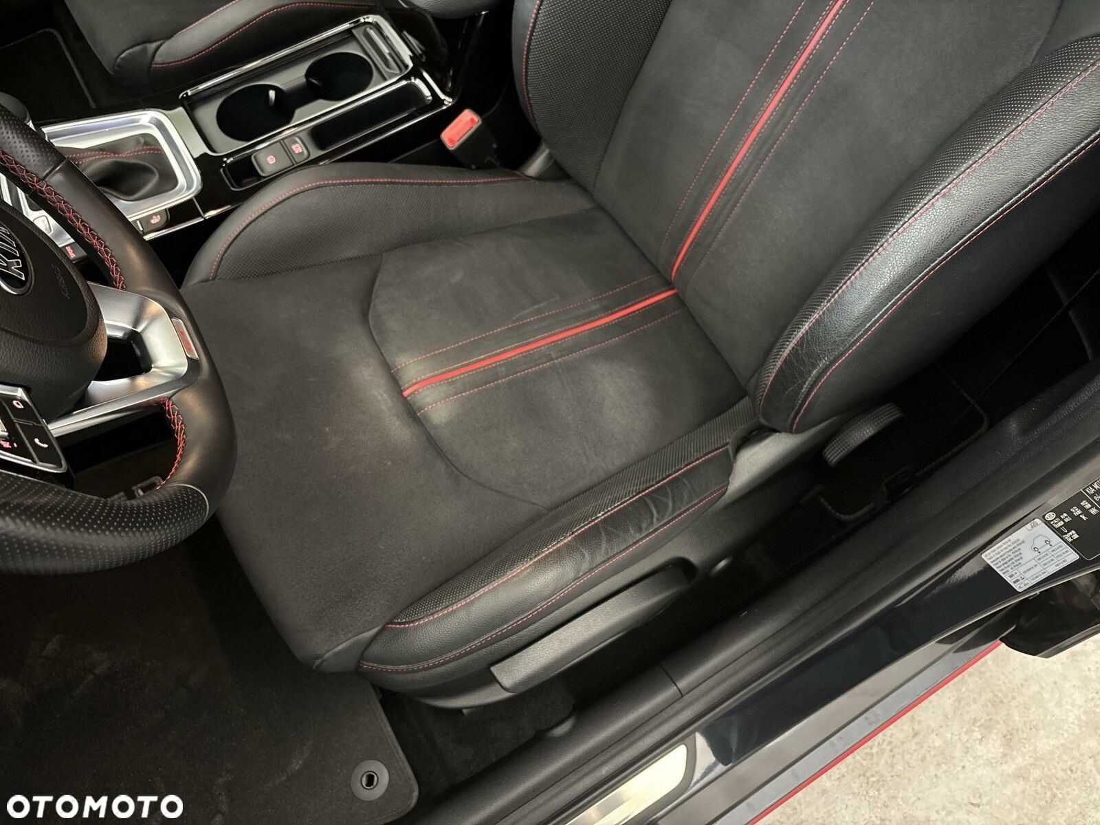 Kia ProCeed 1.6 T-GDI GT DCT - 13