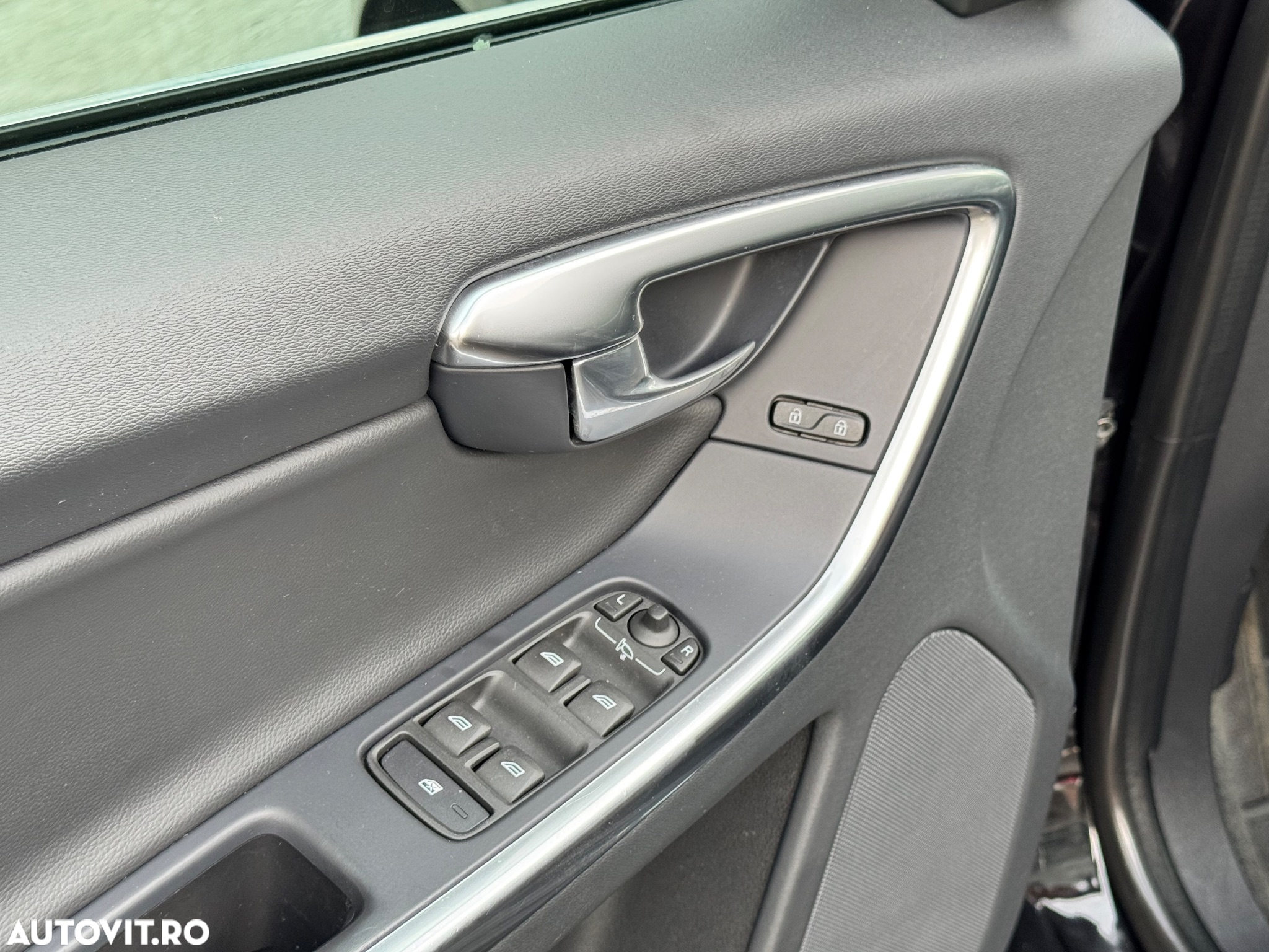 Volvo XC 60 D5 AWD Geartronic Summum - 37