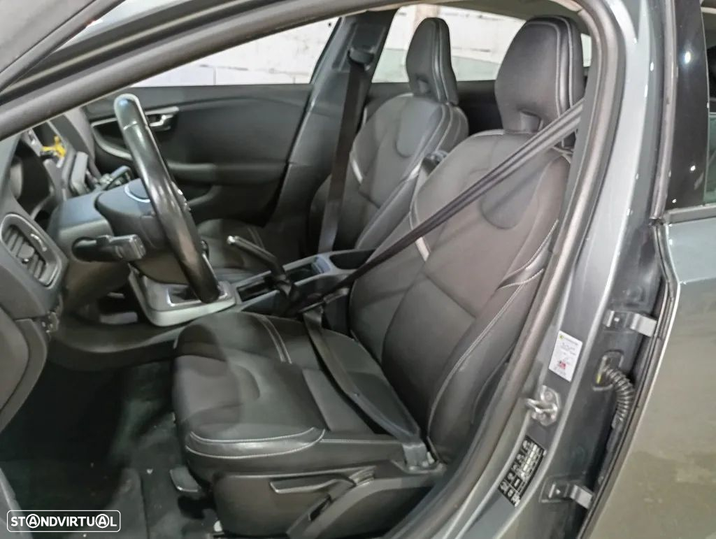 Volvo V40 2.0 D3 Momentum - 7