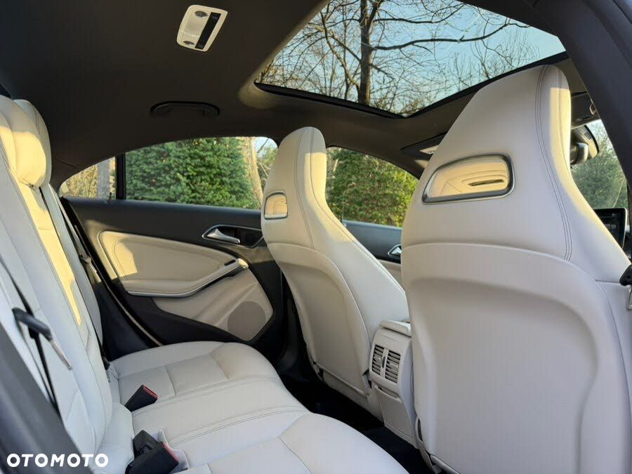 Mercedes-Benz CLA 250 4-Matic AMG Line - 22