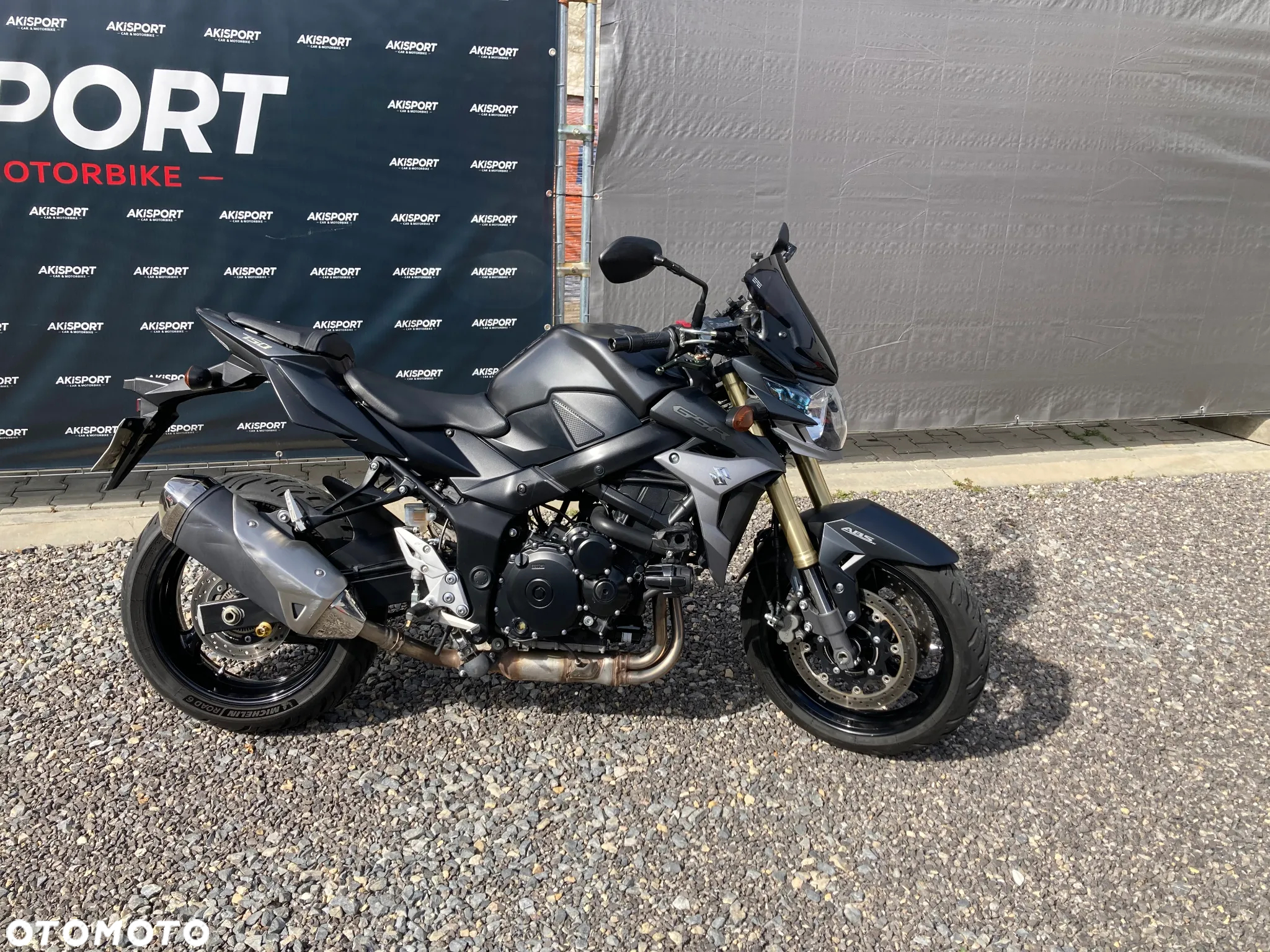 Suzuki GSR - 2