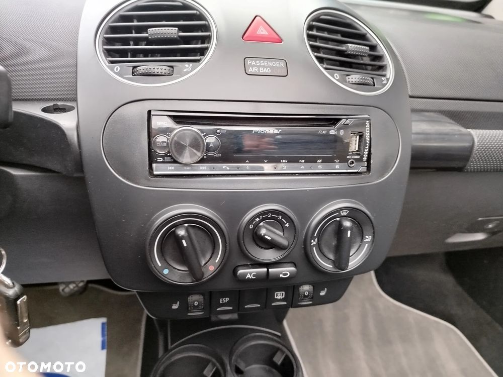 Volkswagen New Beetle - 20