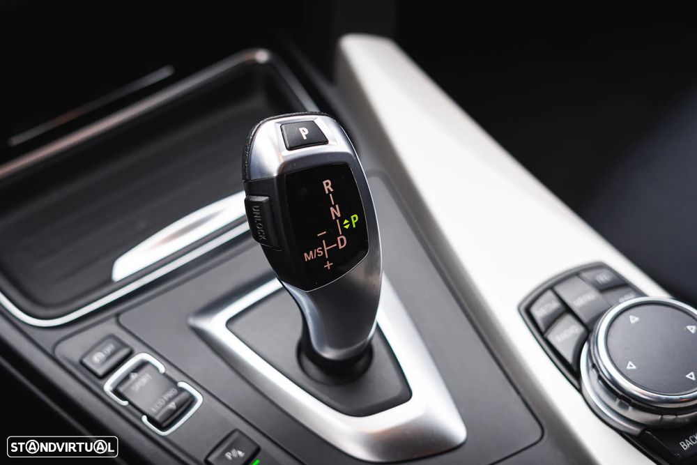 BMW 320 d Navigation Auto - 8