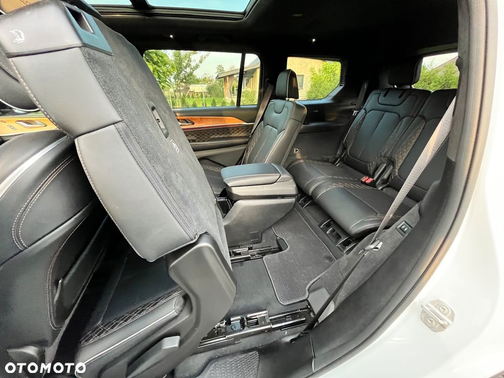 Jeep Grand Cherokee - 33