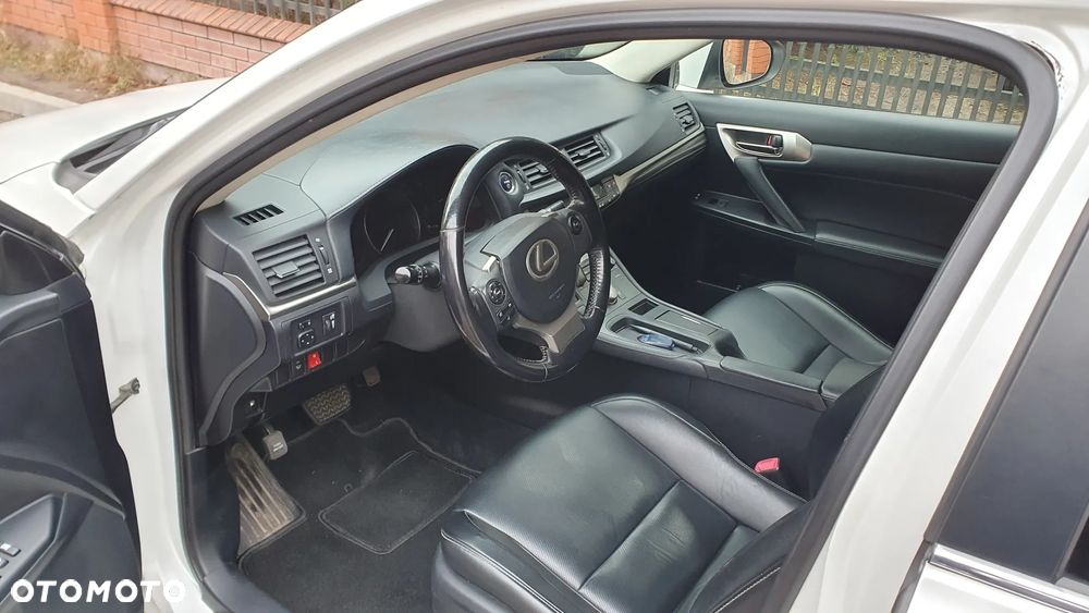 Lexus CT - 12
