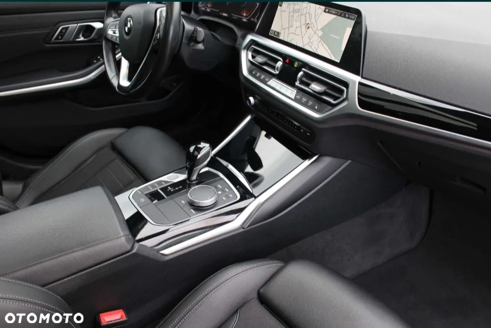 BMW Seria 3 318d mHEV - 19