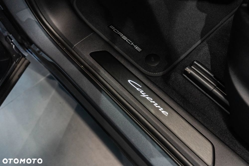 Porsche Cayenne E-Hybrid PHEV Black Edition - 33