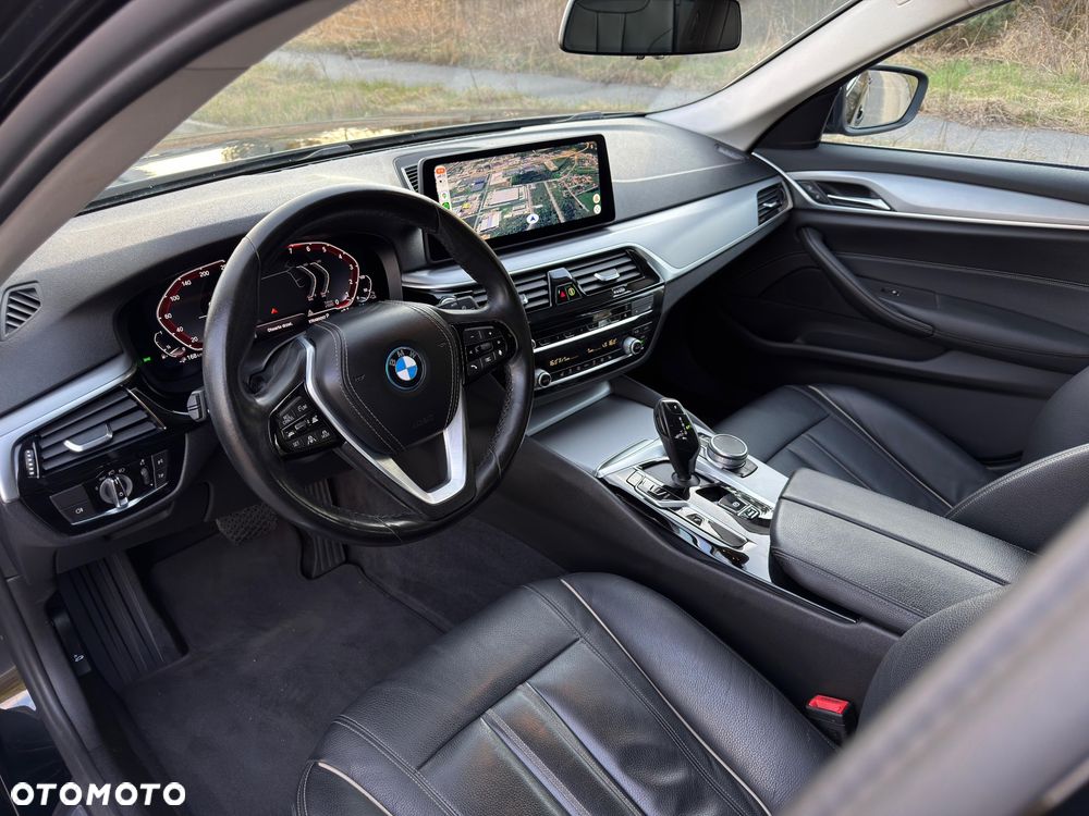 BMW Seria 5 530e Luxury Line sport - 22