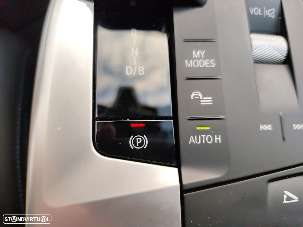 BMW iX2 eDrive20 Pack Desportivo M - 31