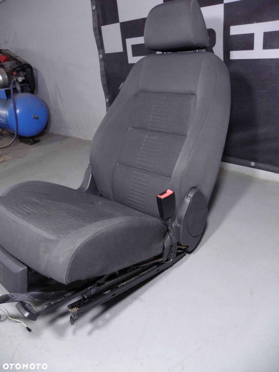 VW TOURAN I LIFT // FOTEL PRAWY PASAŻERA GRZANY EU - 2