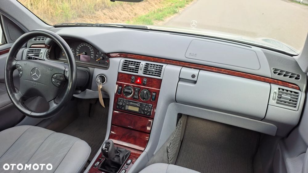 Mercedes-Benz Klasa E 220 CDI Classic - 14