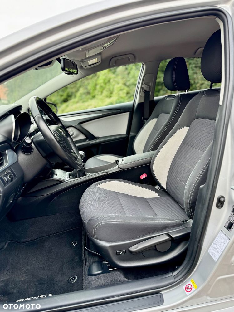 Toyota Avensis - 19