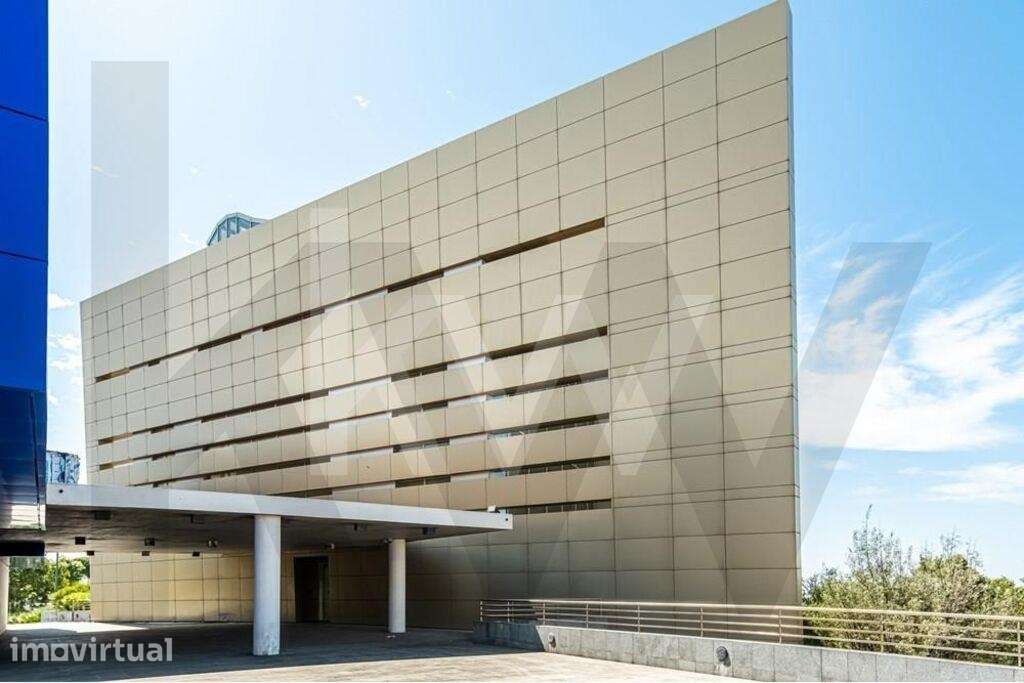 Edifício Exclusivo de Escritórios com Terraço Panorâmico e Estacioname - Grande imagem: 3/55