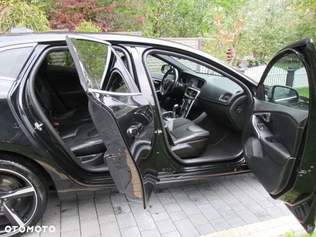Volvo V40 D2 R-Design - 18