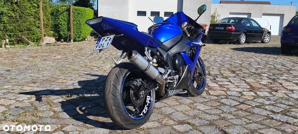 Yamaha R1 - 8