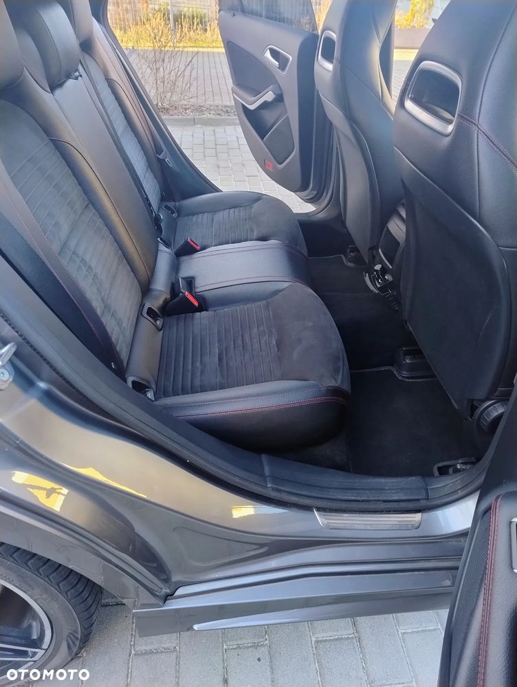 Mercedes-Benz CLA 180 7G-DCT UrbanStyle Edition - 15