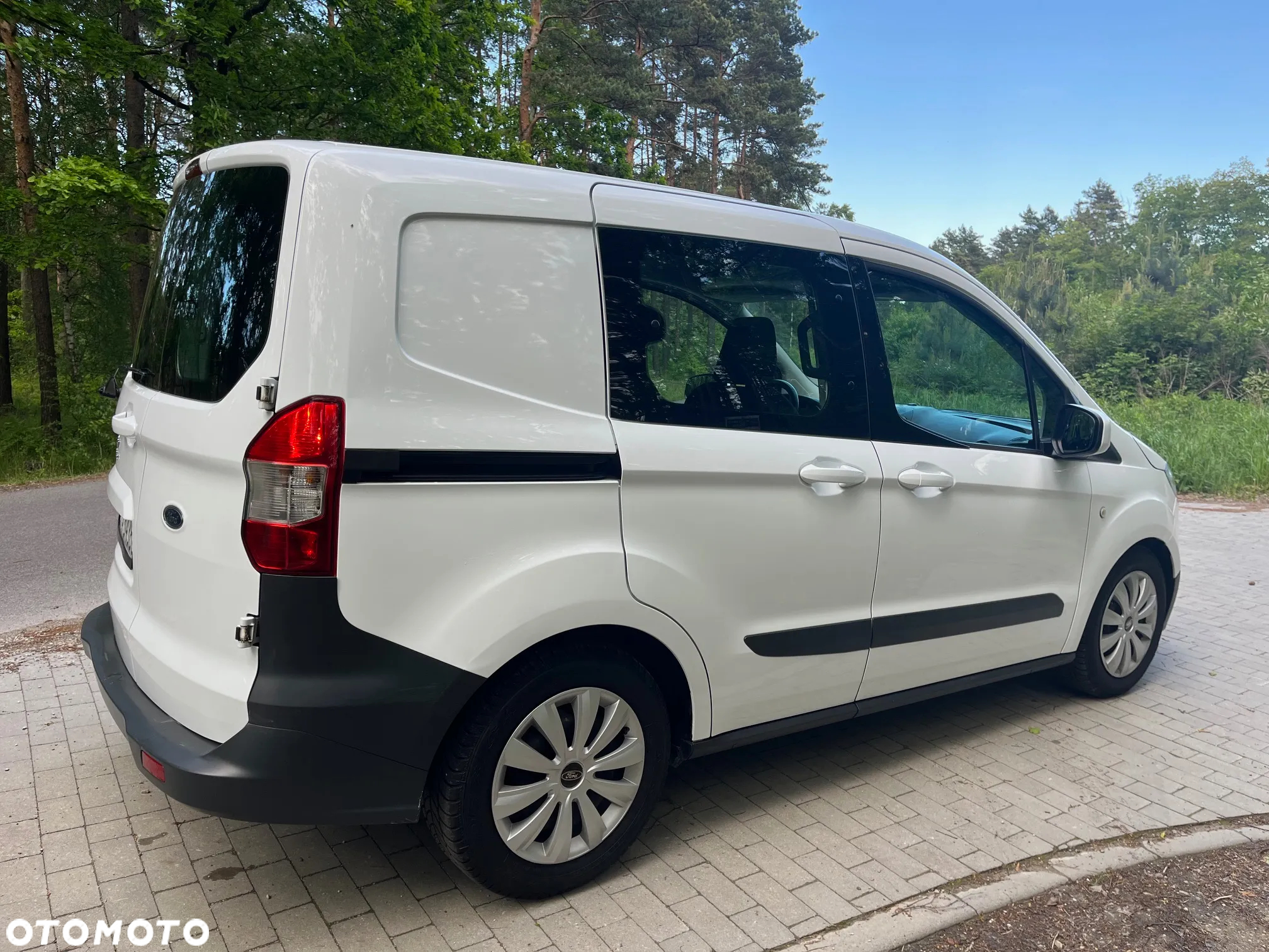 Ford Transit Courier - 18