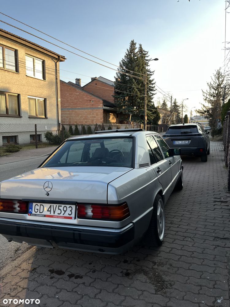 Mercedes-Benz W201 (190) - 4