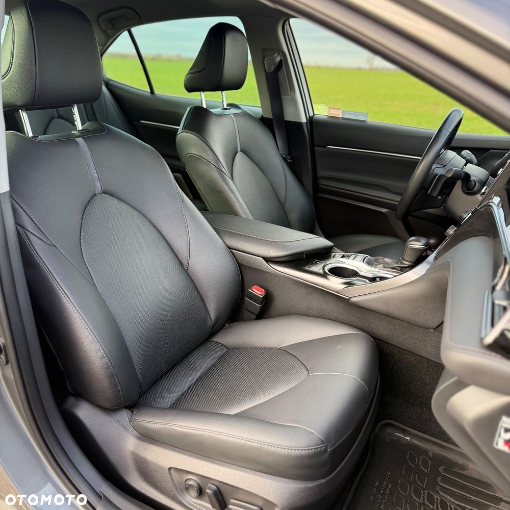 Toyota Camry 2.5 Hybrid Executive CVT - 6