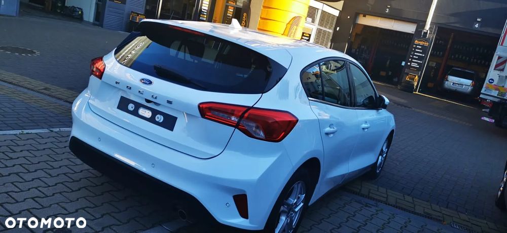 Ford Focus 1.0 EcoBoost Active Business - 17